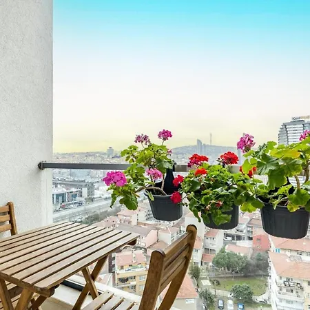Located Spacious Perfect Flat In Kadikoy