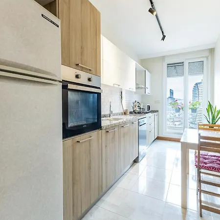Located Spacious Perfect Flat In Kadikoy